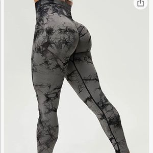 Black and grey butt scrunch leggings